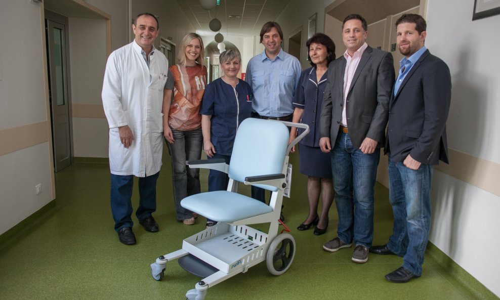 Prof. dr.sc Slavko Orešković, ambasadorica UNICEF-a Maja Vučić, glavna sestra rađaone Renata Huzanic, Damir Gojanovic, glavna sestra Ana Pavicic, Markoantonio Belinic, Aaron Fox