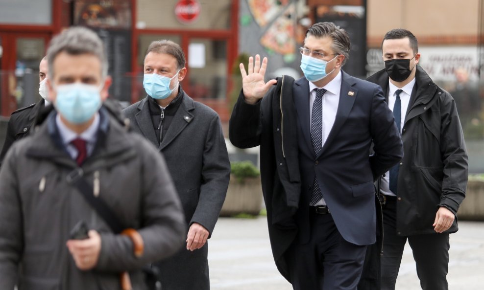 Jandroković i Plenković stižu na božićnu misu