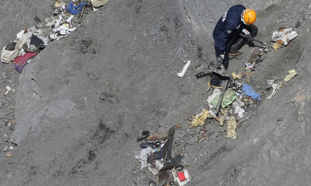 Identifikacija žrtava Germanwingsa mogla bi trajati mjesecima (3)