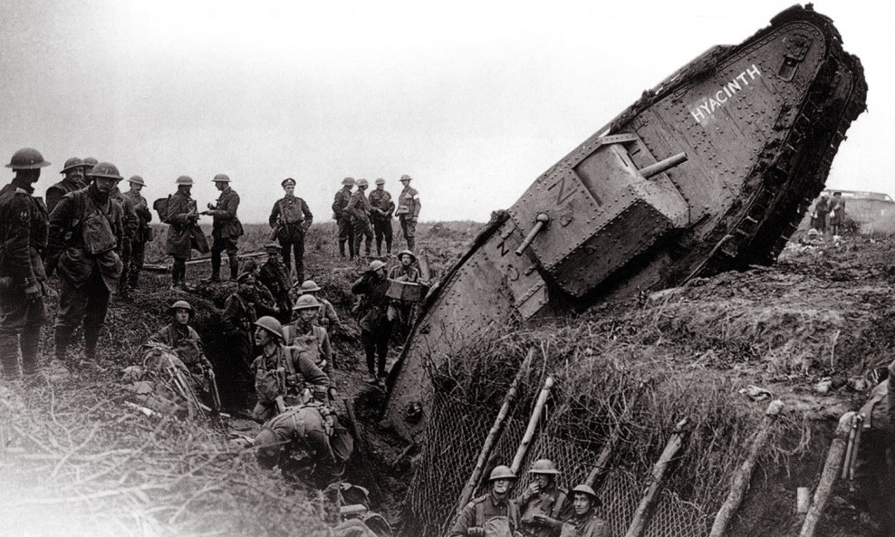 Ditched Mark IV spremnik na Cambrai