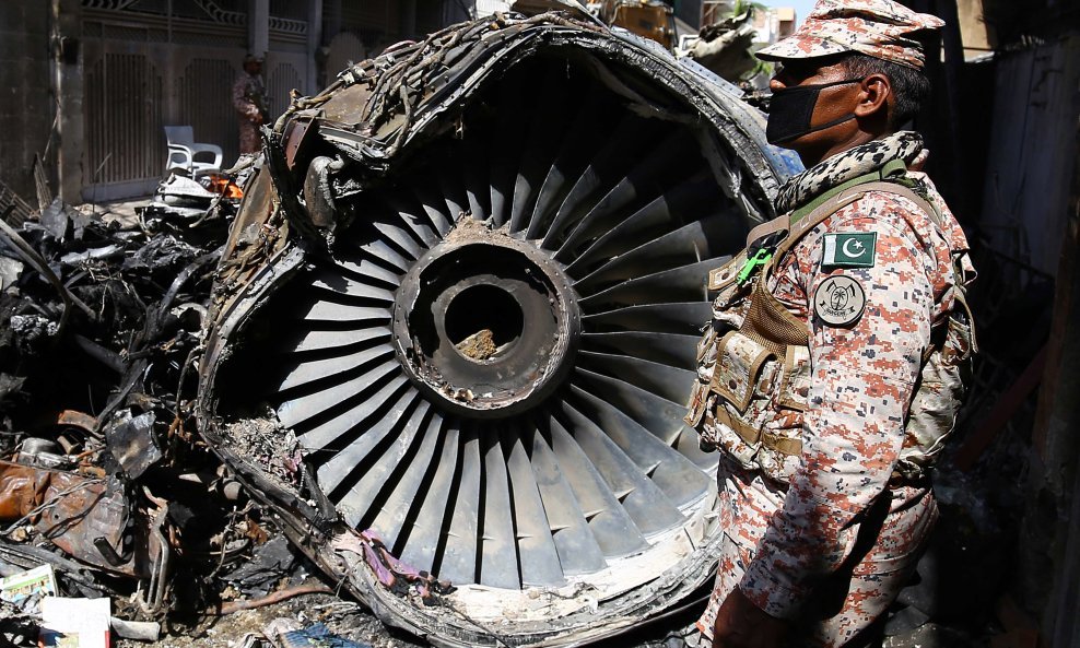 Karachi, zrakoplovna nesreća