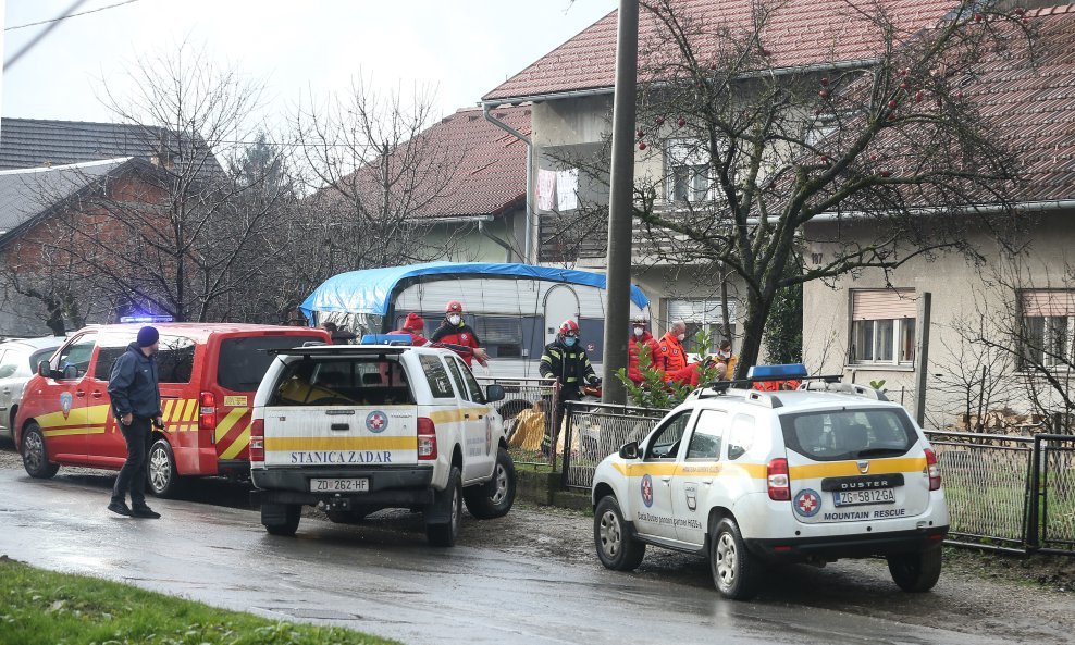 U Petrinji poginuo muškarac radeći na sanaciji krova