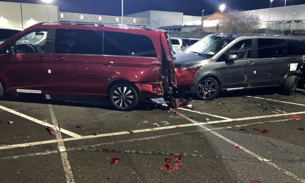 Ljutiti bivši zaposlenik Mercedesa uništio više od 50 novih kombija