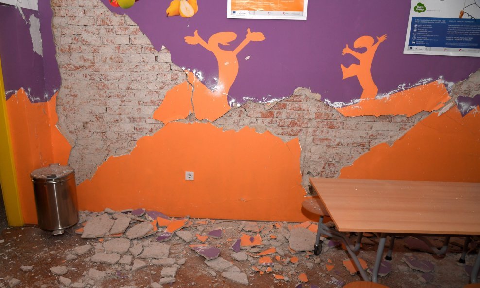 Osnovna škola u Petrinji oštećena u potresu