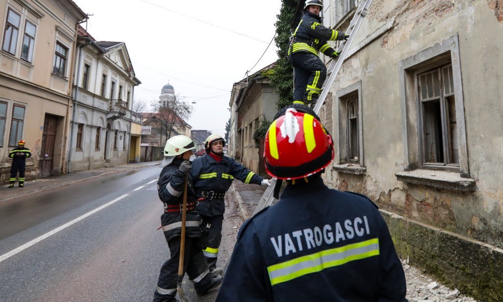 Ilustracija/Vatrogasci u Glini