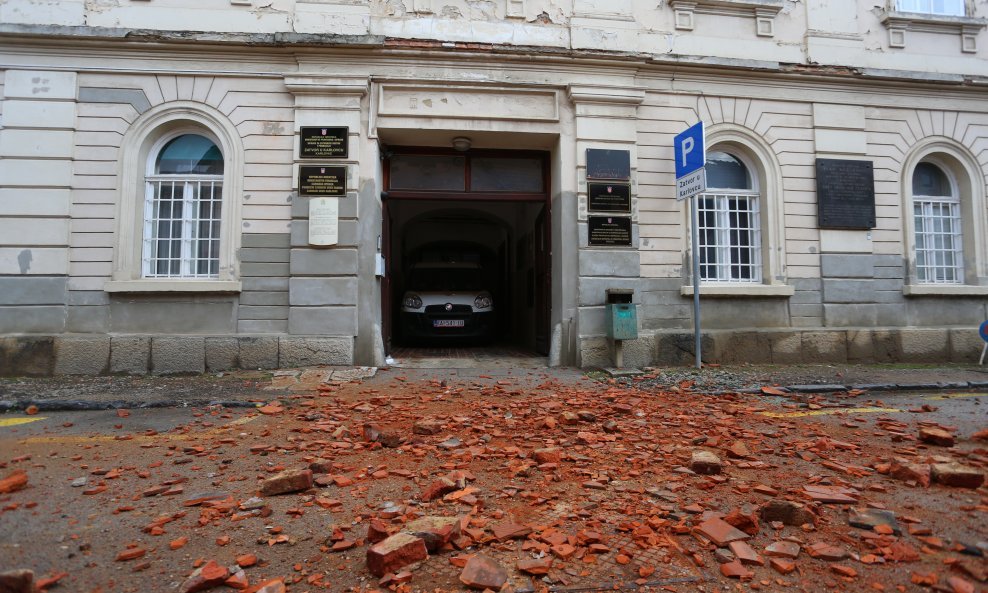 S karlovačkog zatvora pao je dimnjak za potresa 29. 12.