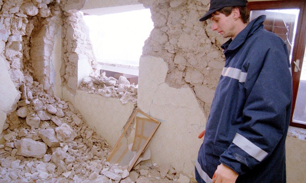 Ilustracija/Posljedice potresa u Sloveniji u travnju 1998.