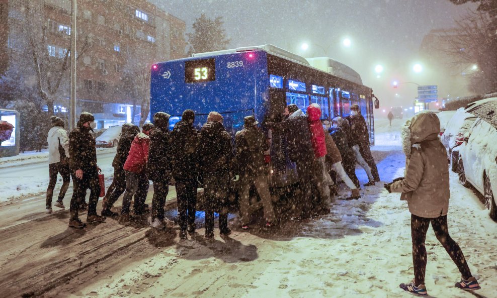 Snježna mećava pogodila Madrid