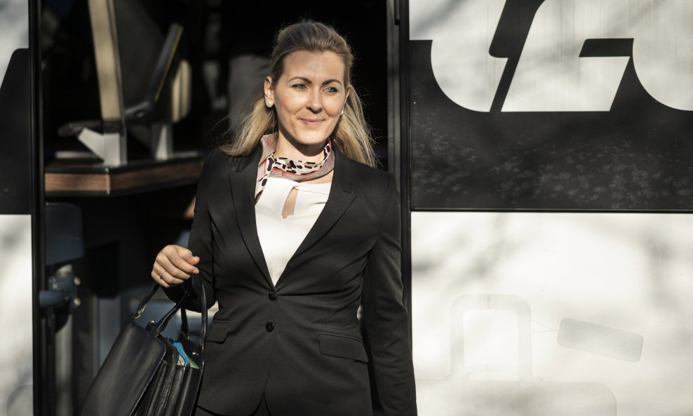 Christine Aschbacher optužena je za "plagiranje, netočne navode i nepoznavanje njemačkog jezika"
