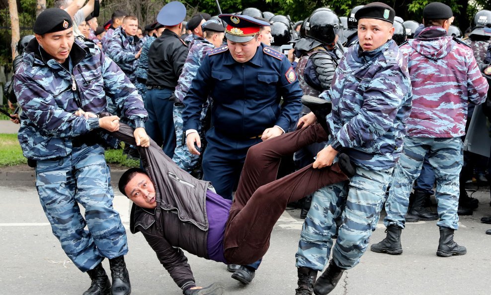 Scene s predsjedničkih izbora u Kazahstanu 2019.