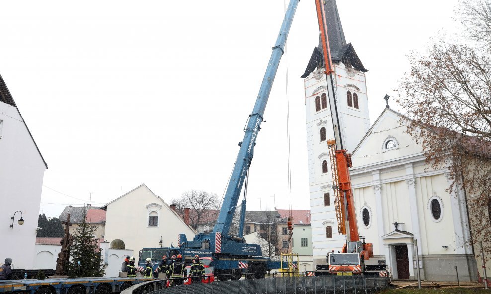 Rušenje katedrale u Sisku nakon razornog potresa s epicentrom kod Petrinje