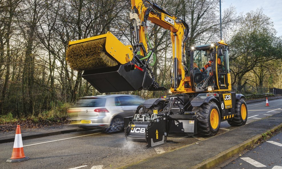 Čuveni britanski proizvođač radnih strojeva i mehanizacije JCB je lansirao novu verziju svog stroja za popravak rupa