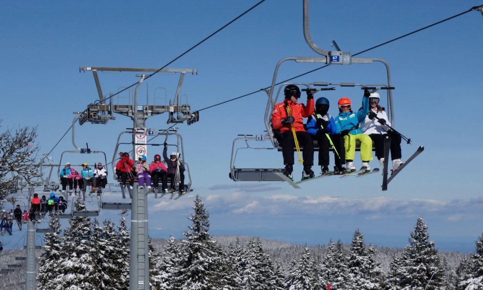 Mnoga skijališta u Sloveniji otvorena su od božićnih blagdana