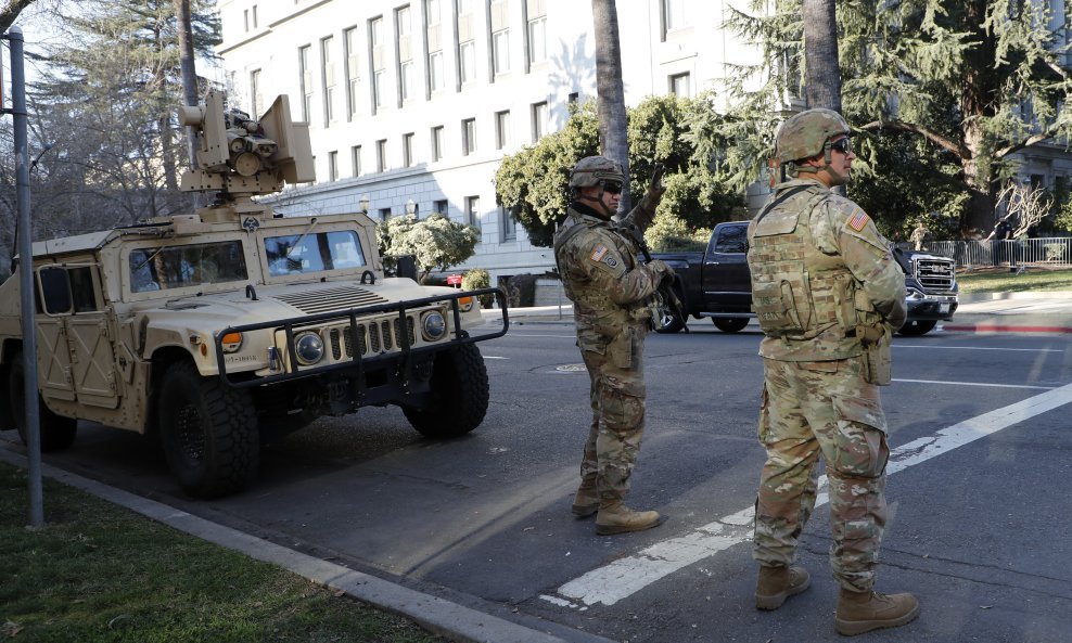 Nacionalna garda na ulicama američkih gradova