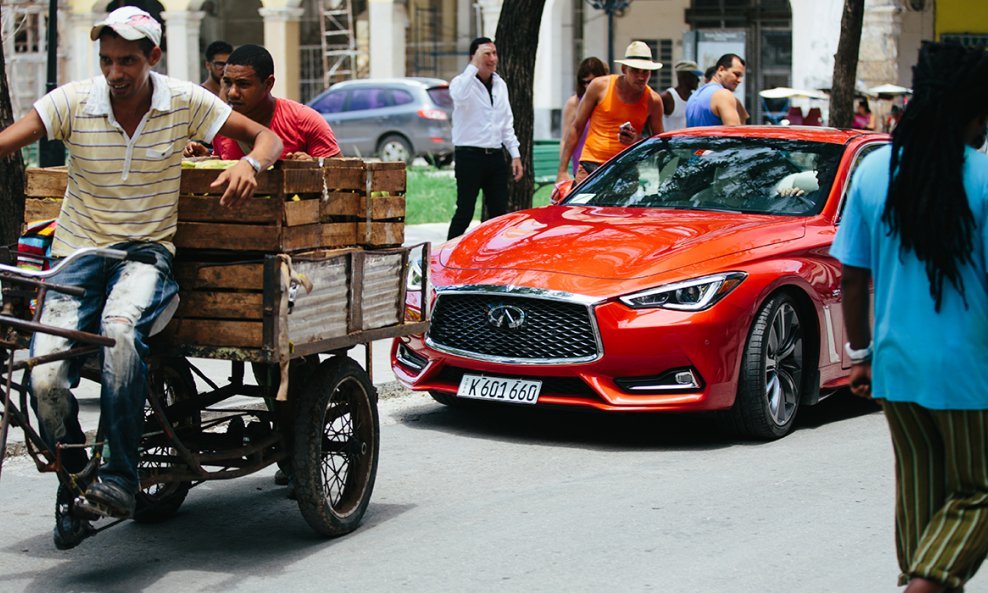 Infiniti Q60 na Kubi