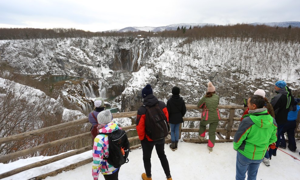 Turisti na Plitvicama