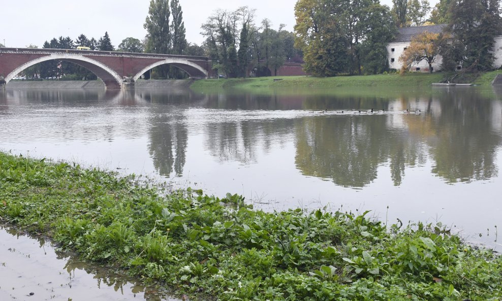 Visok vodostaj Kupe posljednji put zabilježen je u Sisku potkraj listopada 2020.