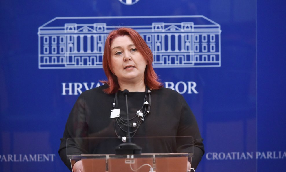 Ivana Posavec Krivec na konferenciji za novinare SDP-a u Hrvatskom saboru