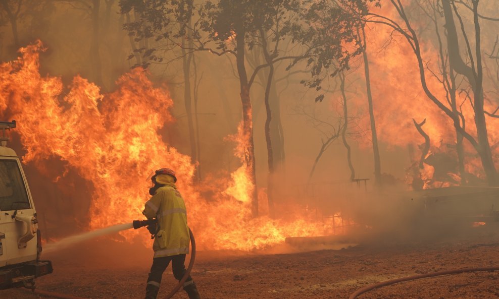 Požar nadomak Pertha u Australiji