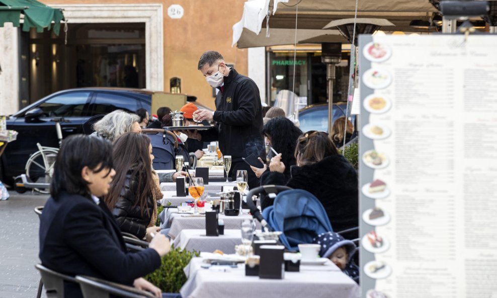 Otvoreni kafići u Rimu