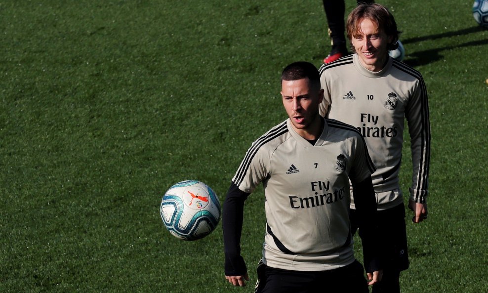 Eden Hazard (u prvom planu) i Luka Modrić