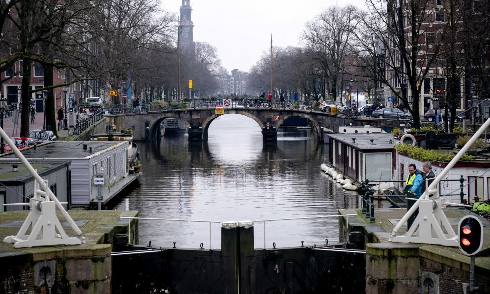 Zatvoreni kanali u Amsterdamu