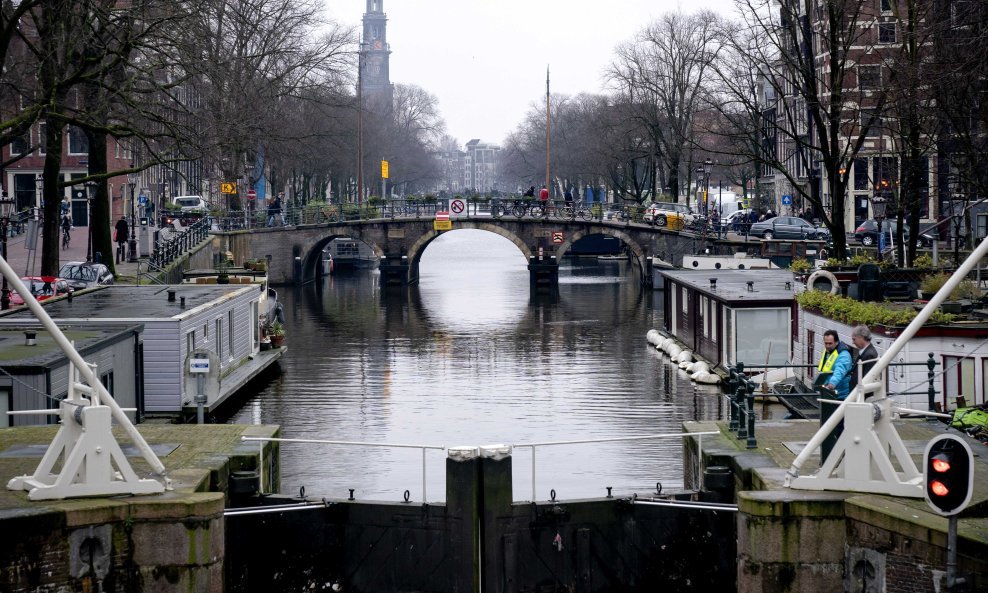 Zatvoreni kanali u Amsterdamu