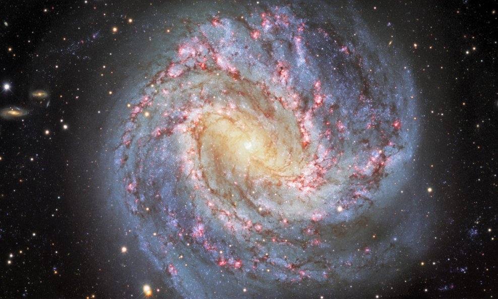Messier 83: Da bi se stvorila ova slika korištene su 163 DECam ekspozicije, s ukupnim kombiniranim vremenom ekspozicije dužim od 11 sati