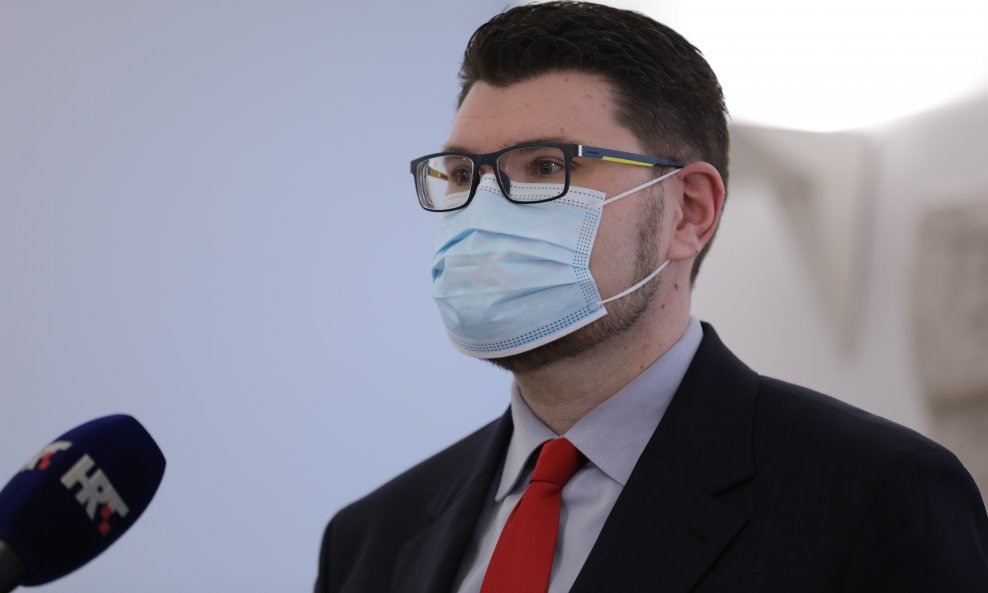 Peđa Grbin u izjavi novinarima u Hrvatskom saboru o spolnom uznemiravanju