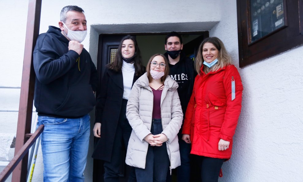 Ravnatelj Milan Orlić, Heda Orlić, Hana Gregurinčić, Adrian Gregurinčić i profesorica Ozana Krovinović Šalić