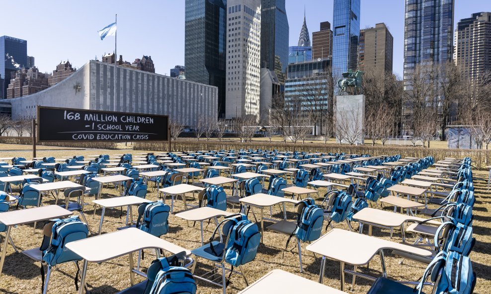 Instalacija pandemijske učionice u New Yorku