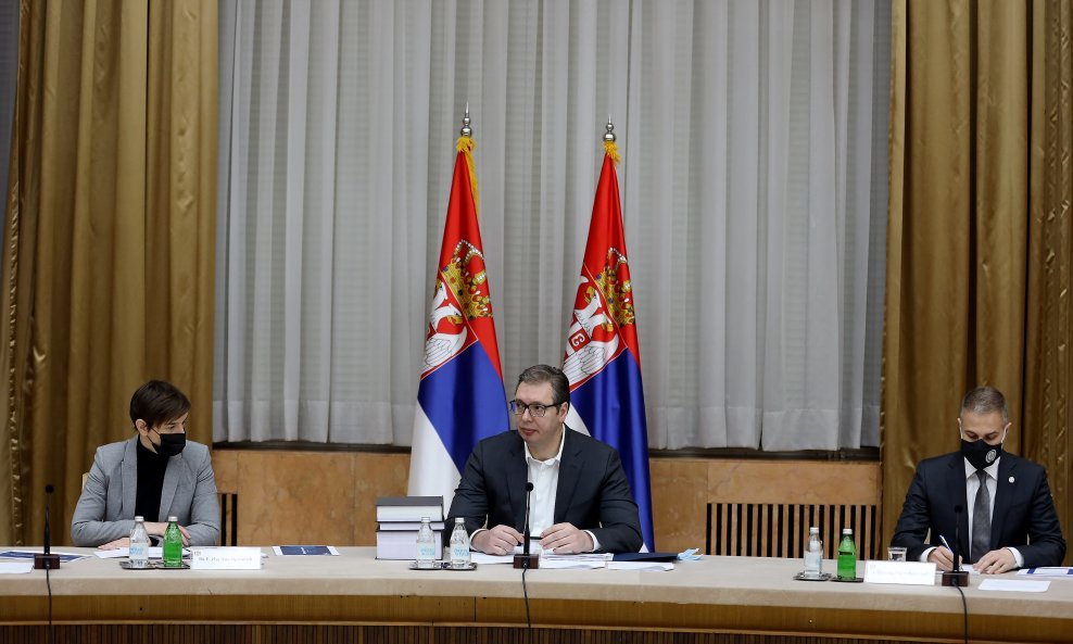 Premijerka Ana Brnabić, predsjednik Aleksandar Vučić i ministar obrane Nebojša Stefanović na sjednici Savjeta za nacionalnu sigurnost