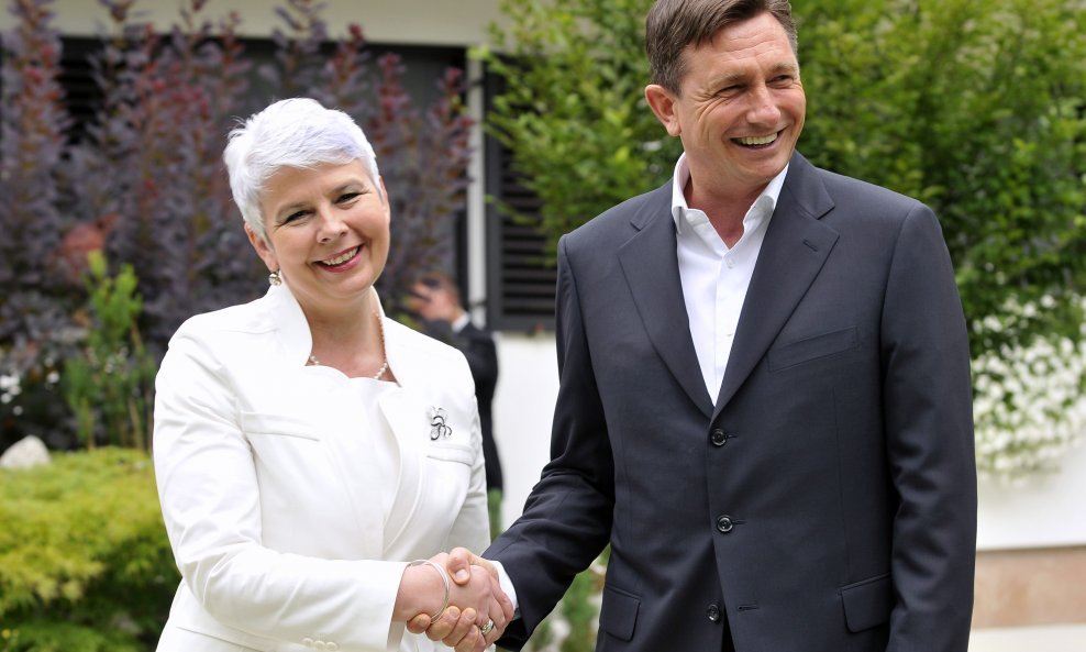 Hrvatski i slovenski premijeri Jadranka Kosor i Borut Pahor počeli su u subotu u Bohinju sastanak na kojem će pokušati potaknuti rješavanje dugogodišnjeg prijepora oko Ljubljanske banke
