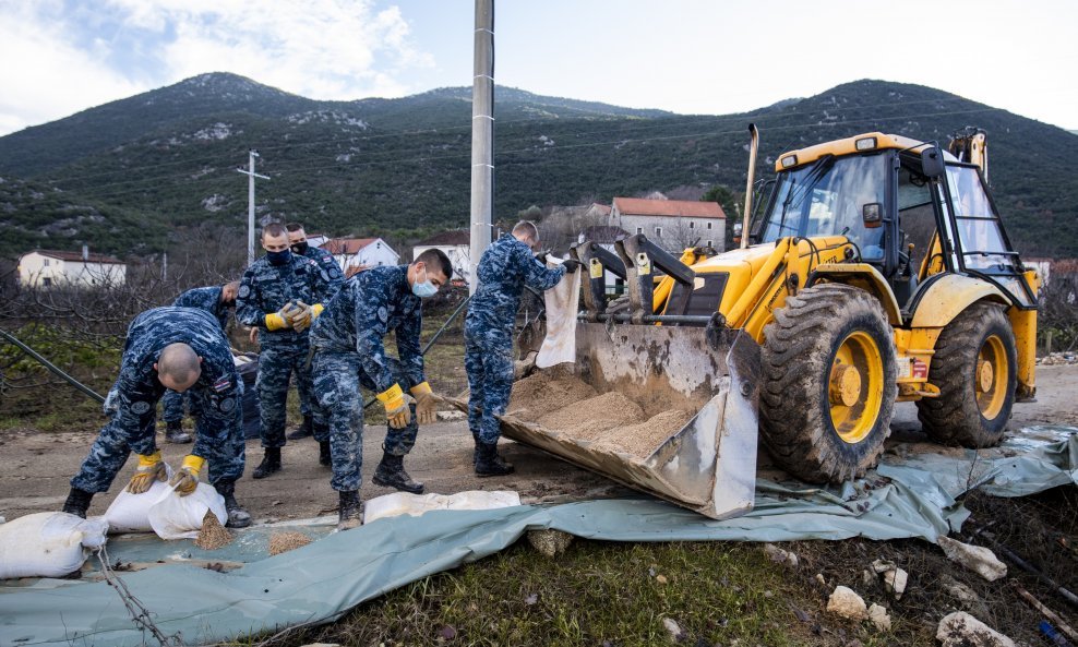 Hrvatska vojska je pomogla u sanaciji šteta nakon poplava u Kokorićima