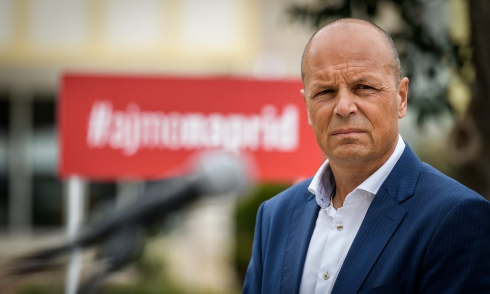 Joško Šupe predstavljen kao kandidat SDP-a za zupana šibensko-kninske zupanije. Na fotografiji: Joško Šupe