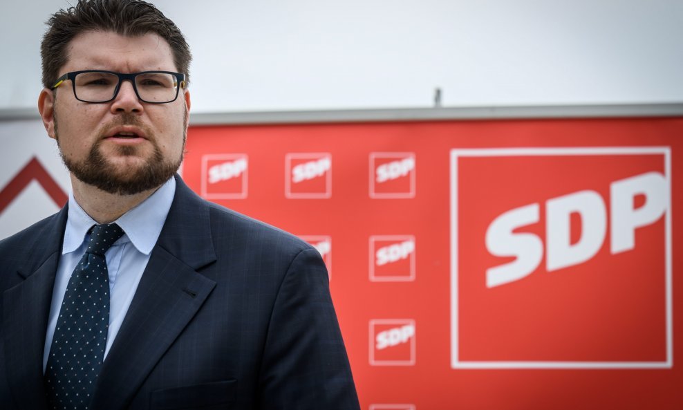 Joško Šupe predstavljen kao kandidat SDP-a za zupana šibensko-kninske zupanije. Na fotografiji: Peđa Grbin
