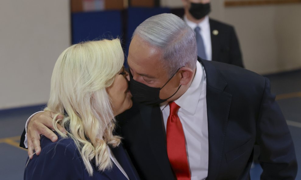 Benjamin Netanyahu sa suprugom