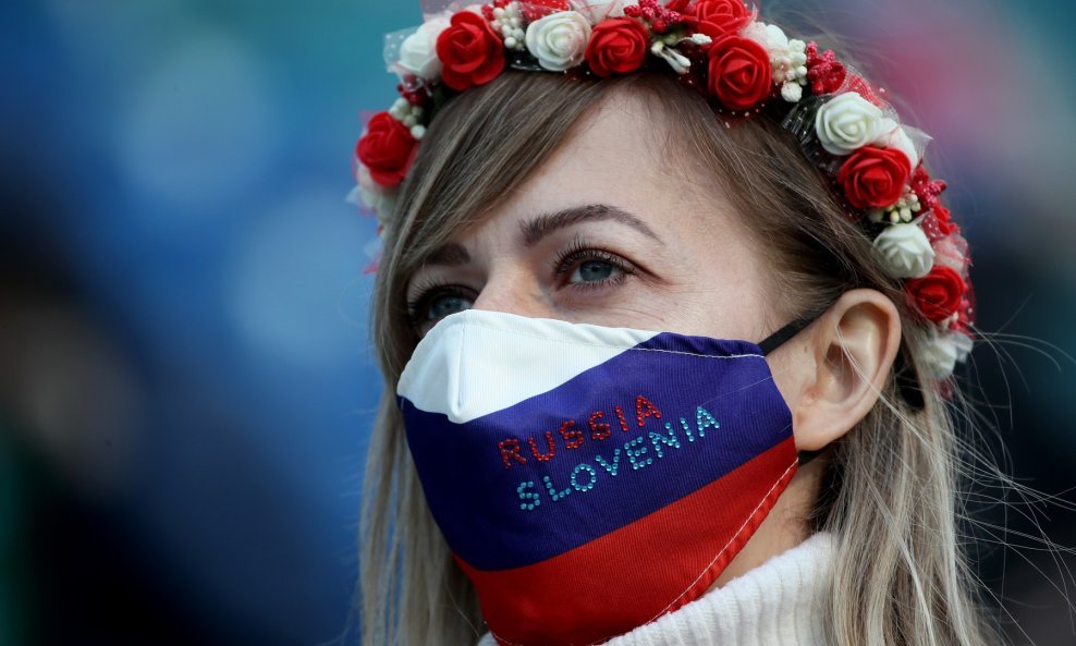 Navijačica na utakmici Slovenija - Rusija (ilustrativna fotografija)
