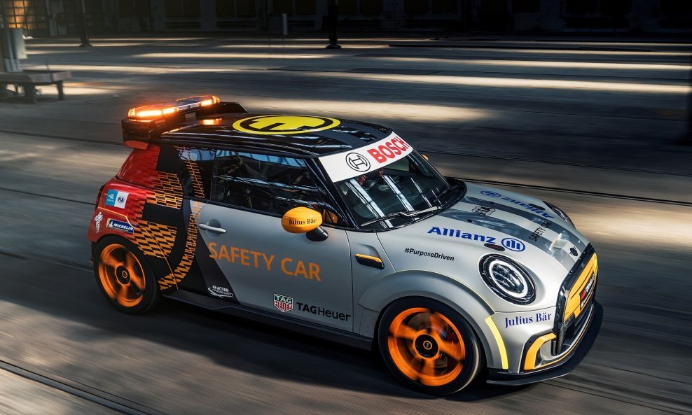 Mini Electric Pacesetter inspiriran JCW-om