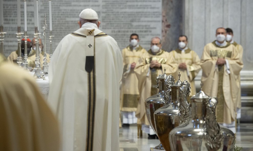 Papa Franjo u bazilici svetog Petra