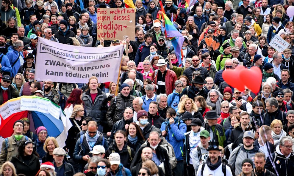 Prosvjed protiv koronamjera u Stuttgartu