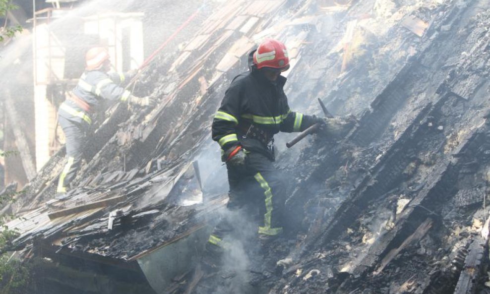 Požar na Plitvicama, Lička kuća (1)