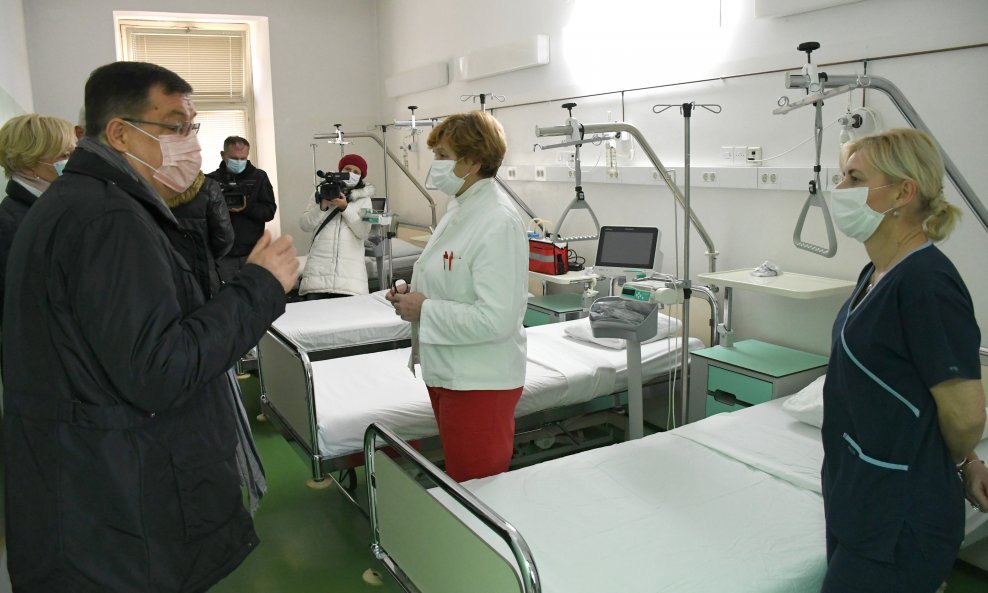 Damir Bajs (lijevo) u Općoj bolnici u Bjelovaru