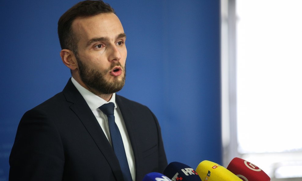 Ministar Josip Aladrović obratio se medijima prije sjednice Vlade RH