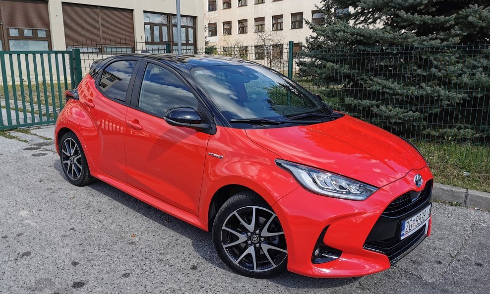 Toyota Yaris Premiere 1.5 HSD sa 116 KS i e-CVT mjenjačem