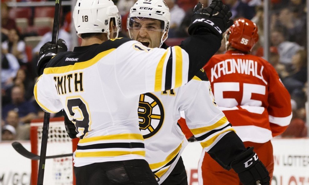 Boston Bruins (Reilly Smith (18) i Patrice Bergeron (37)