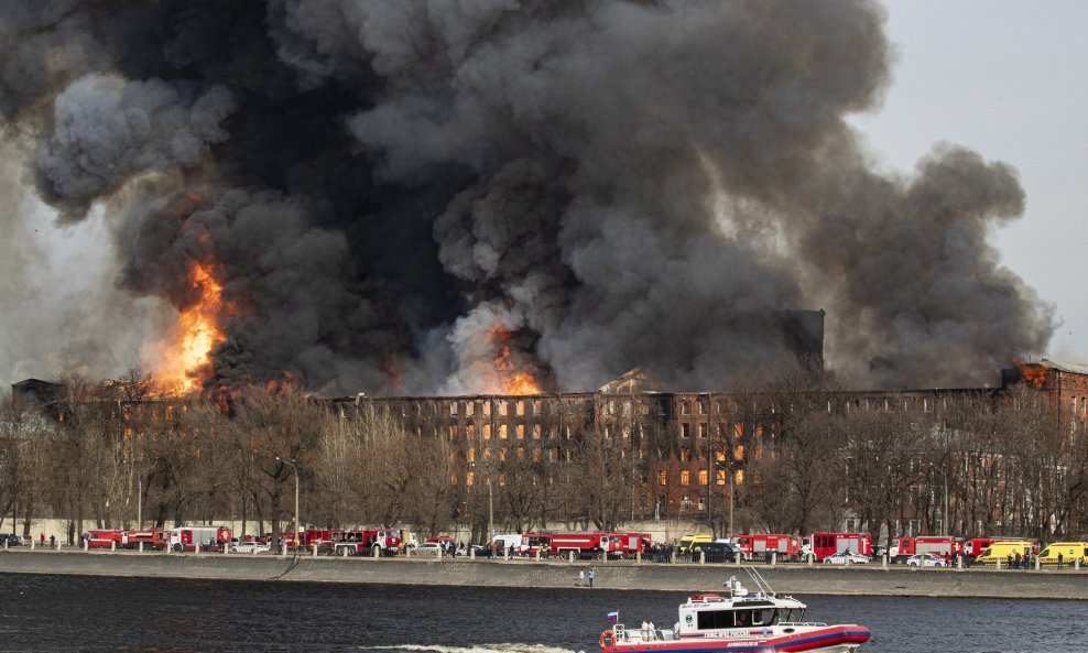 Požar u tvornici u Sankt Peterburgu