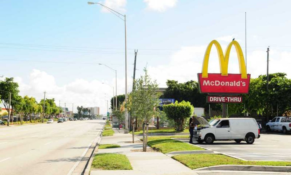 mcdonald's brza hrana lana restorana