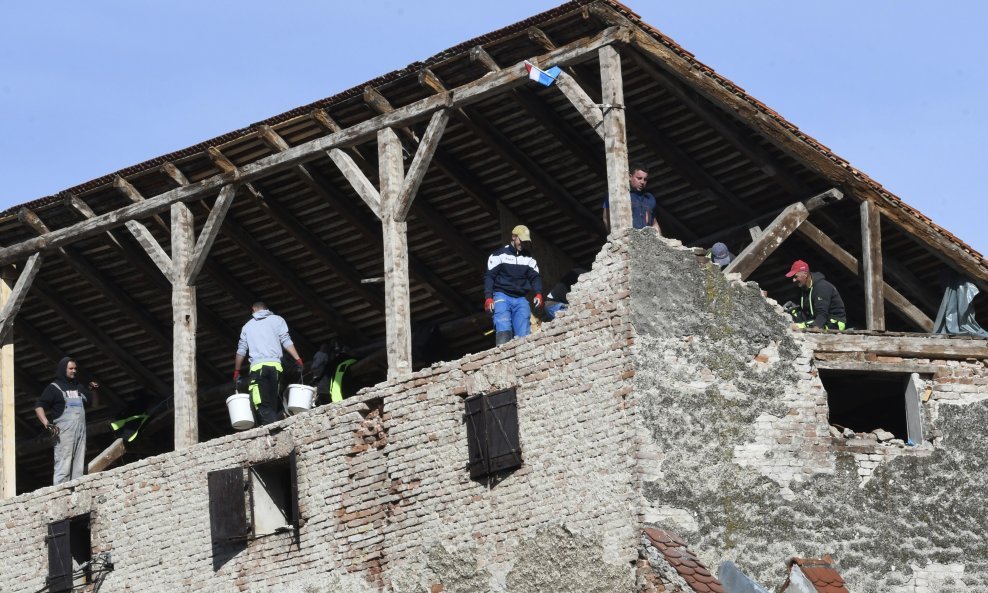 Obnova u potresu oštećenih objekata u Sisku