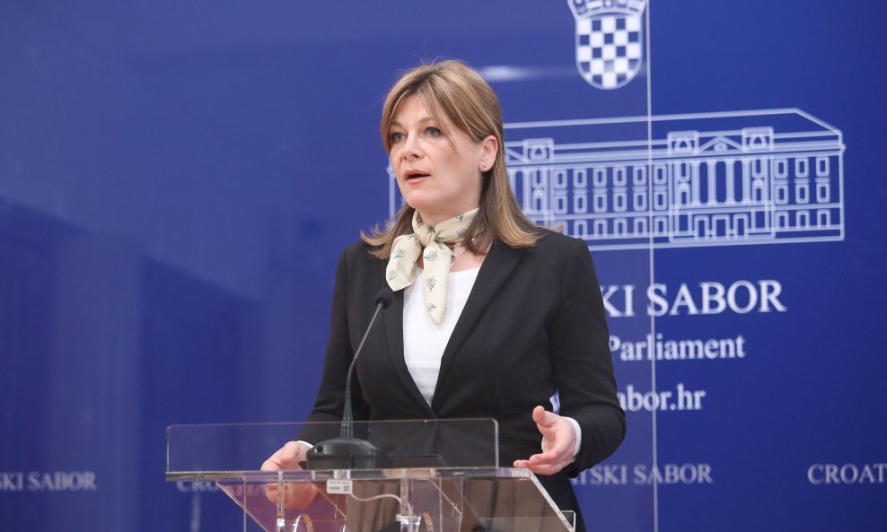 Karolina Vidović Krišto na konferenciji za novinare u Hrvatskom saboru o poštivanju međunarodnih sudova